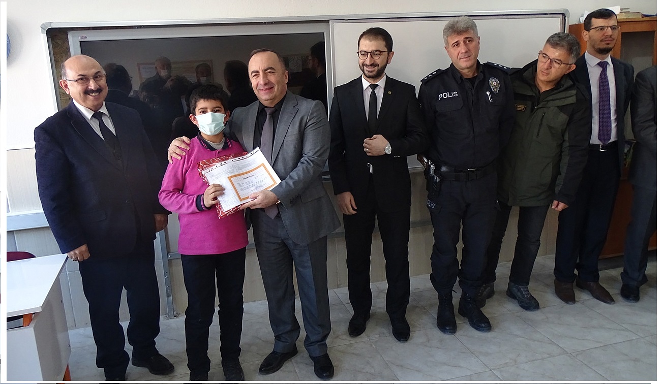  İLK DÖNEMİN KARNELERİ DAĞITILDI