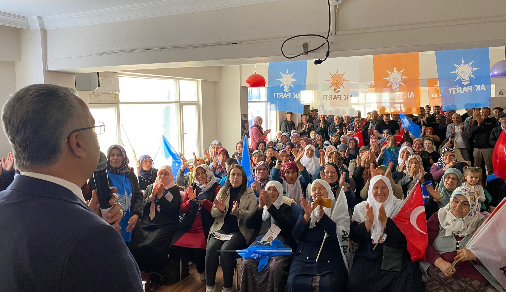 AHLATCI’NIN SEÇİM ÇALIŞMALARI DA HIZLA DEVAM EDİYOR